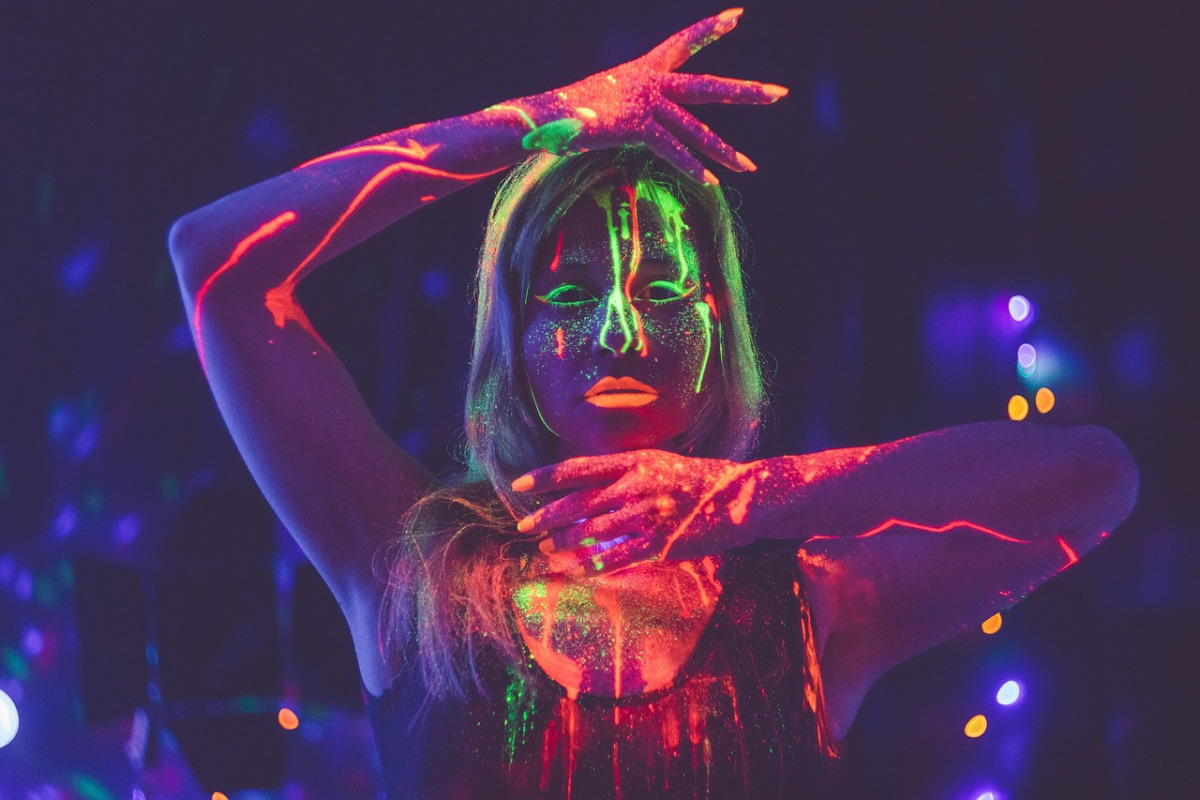 studio speakers neon urban bass